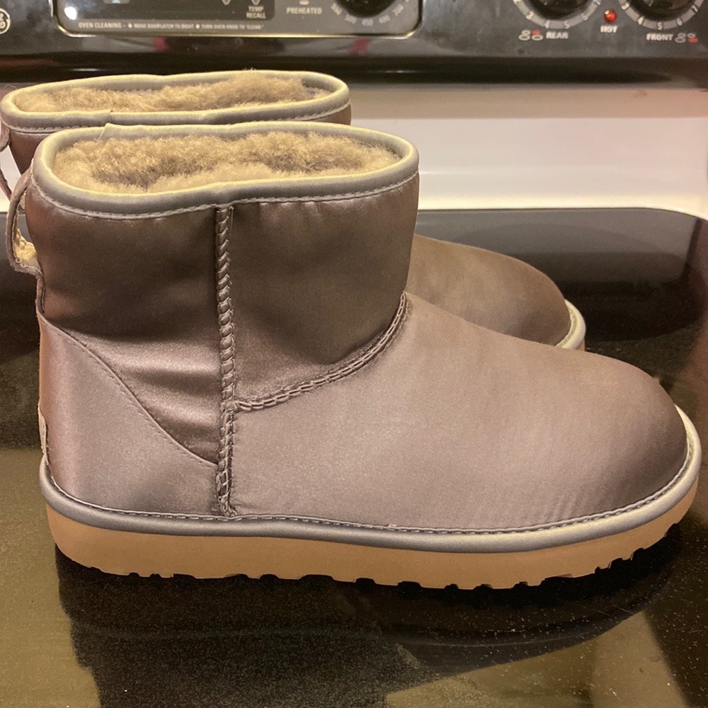 Brand New Women’s Uggs! 🥾